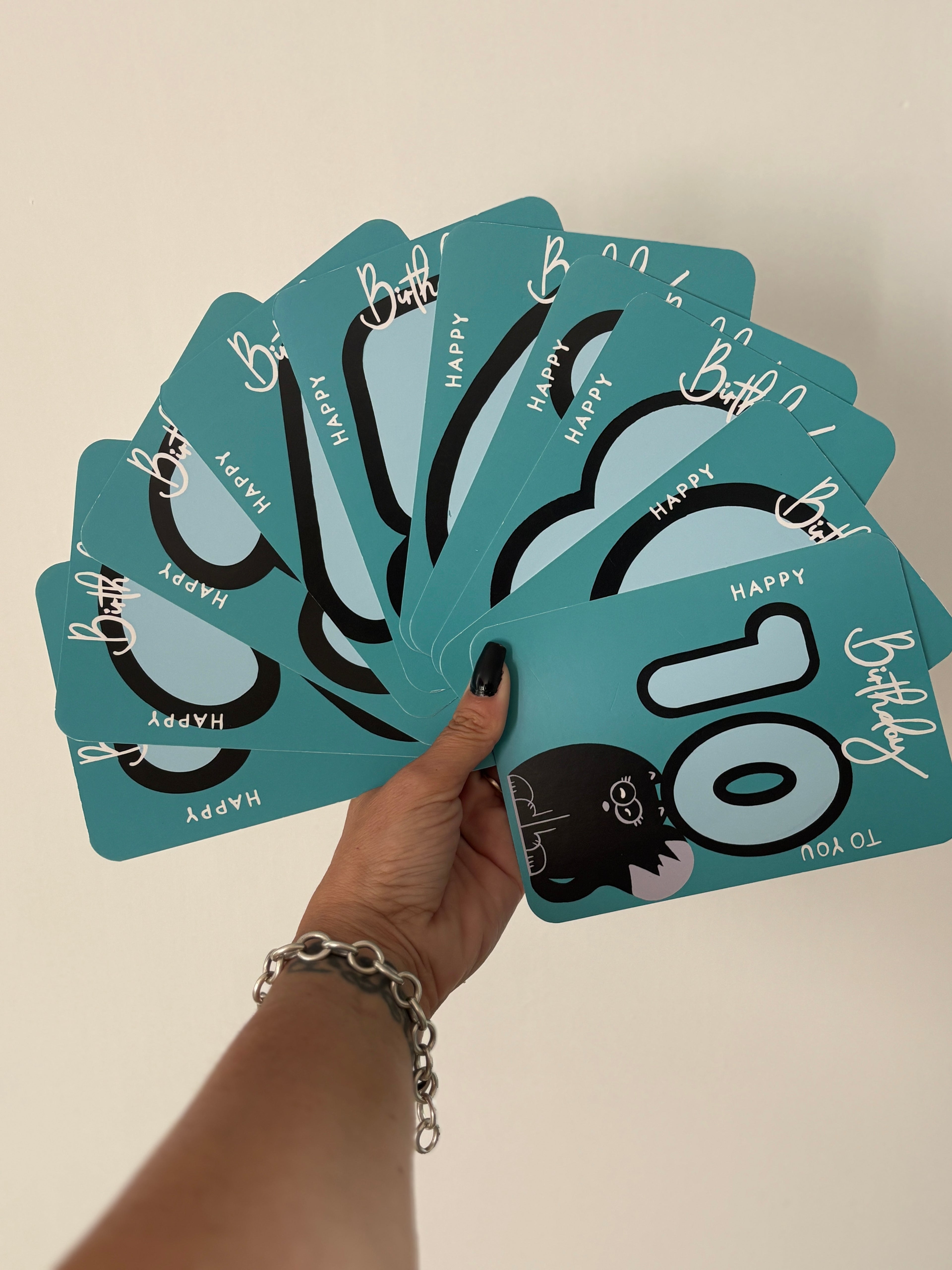 tante poes singing "happy birthday to you" blue